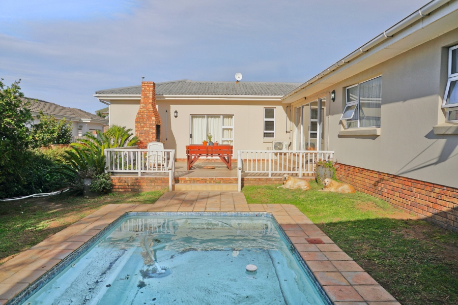 6 Bedroom Property for Sale in Kidds Beach Eastern Cape